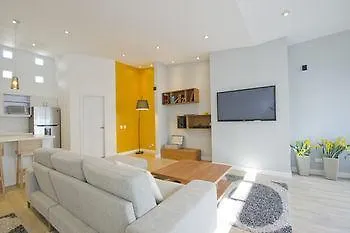 **** Szálloda Oasis Suites Medellín Kolumbia