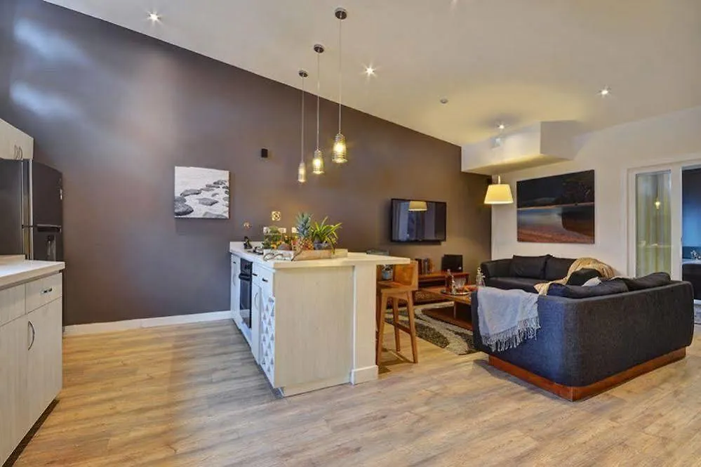 Oasis Suites Medellín 4*,