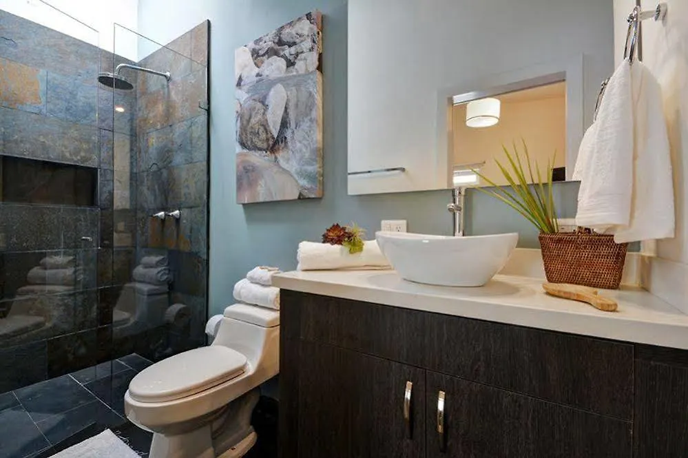 **** Szálloda Oasis Suites Medellín Kolumbia